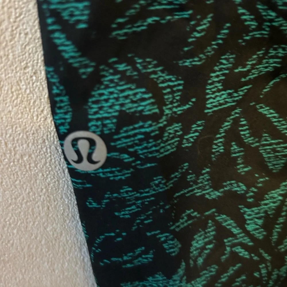 Lululemon Athletica | Black and Teal Patterned Leggings | Size 4